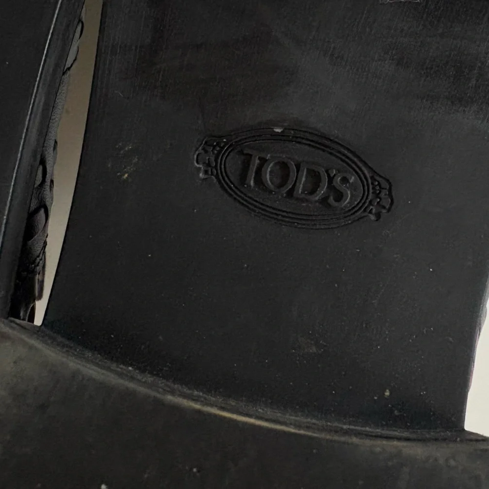 Tod’s ||‎ Whipstitched Chelsea Moto Boots Black Red 39